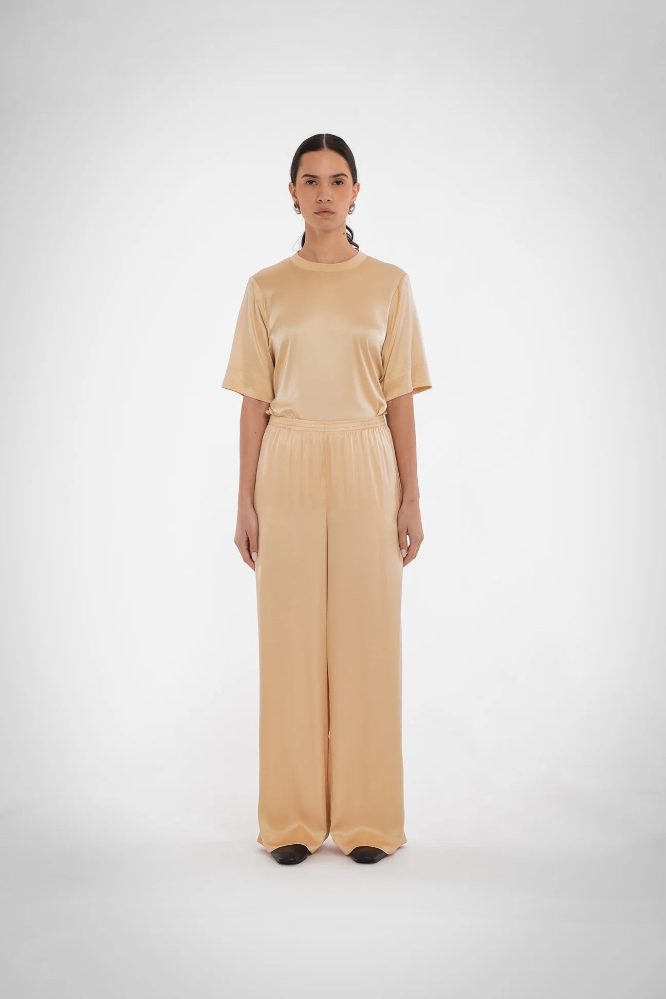 Winnie tee in shifting sand by Paper Label