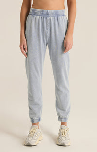 Z SUPPLY slim Jogger in washed denim with elasticated waist Front view 