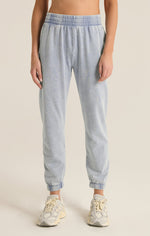 Z SUPPLY slim Jogger in washed denim with elasticated waist Front view 