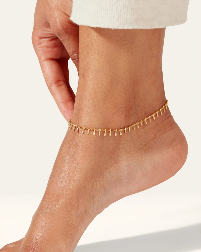 Lumi Anklet gold on foot