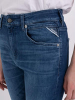 Marty Boyfriend Jean in medium Blue - Replay Jeans - Hickox Jewelers & Lifestyle - close up of colour treatment on pocket 