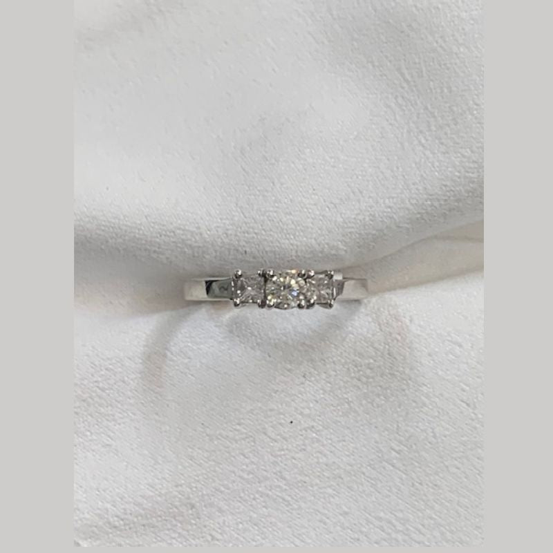 3 stone Diamond Ring