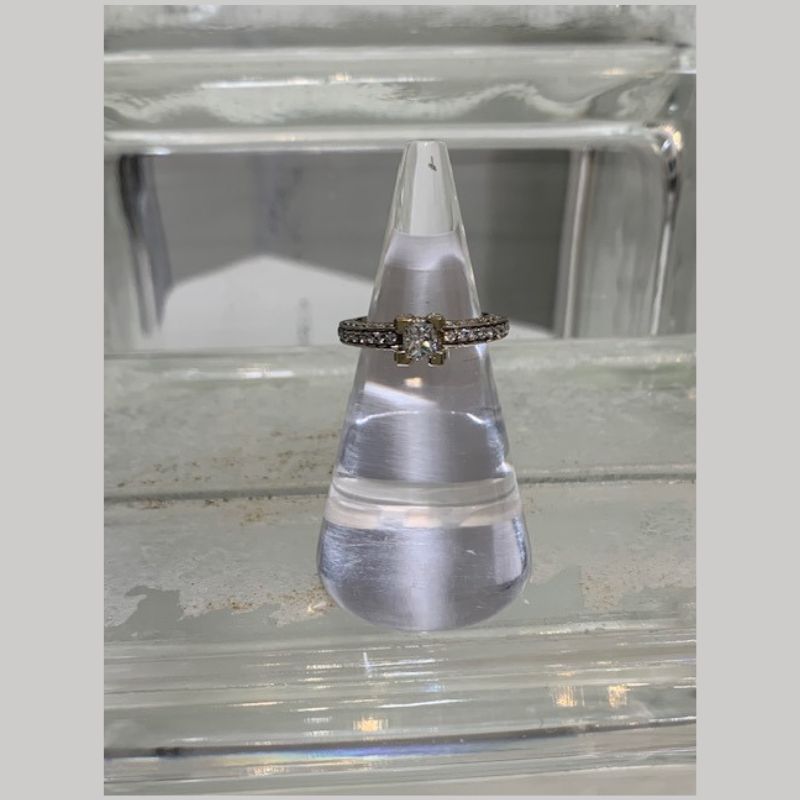 18k Diamond ring
