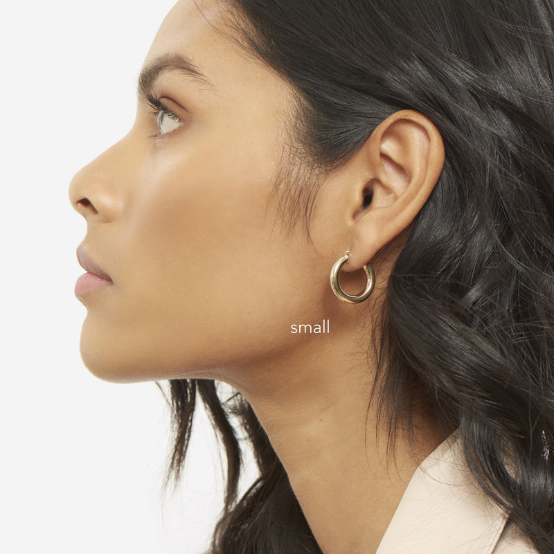 Midel wearubg 4mm gold tube hoops - small 